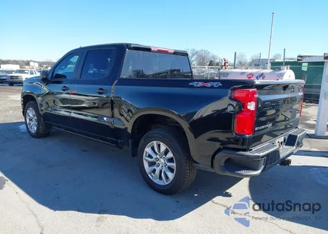 2021 Chevrolet Silverado 1500 4Wd Short Bed Custom z USA, uszkodzony, nr VIN 3GCPYBEK8MG220579